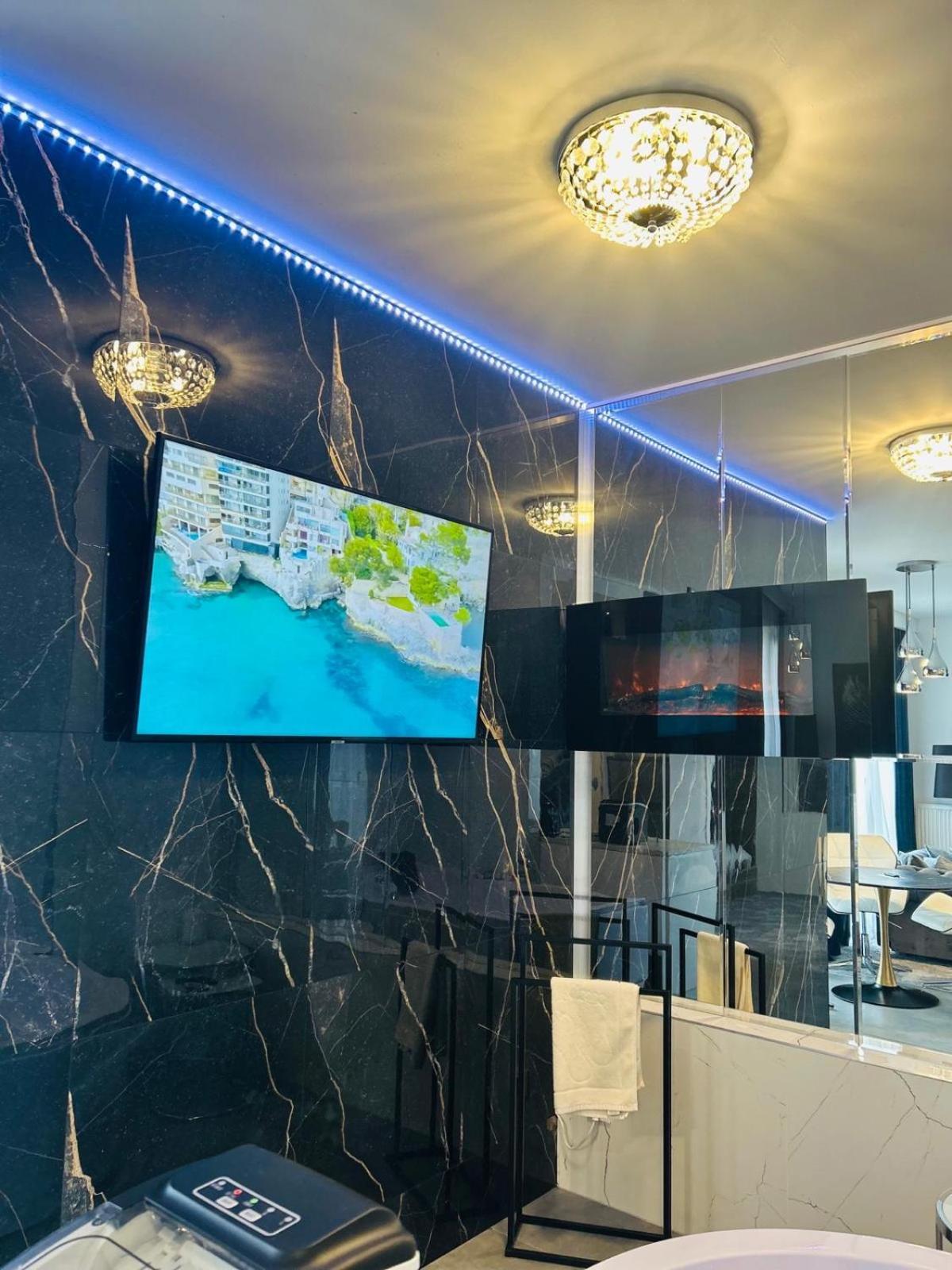 Jacuzzi Glass-House Central Station Cracóvia Exterior foto